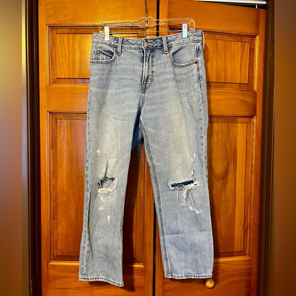 Old Navy Light Wash Distressed Jeans, Women’s Size 6